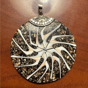 BeautyGenuine Shell Pendant with 925 Sterling Silver, Handmade